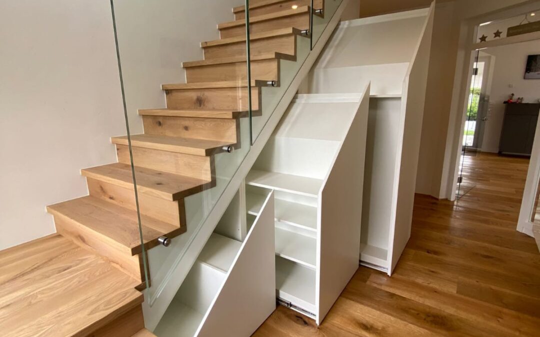 Garderobe unter Treppe in der Nähe von Jülich