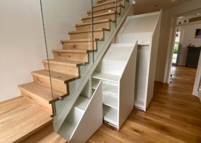 Garderobe unter Treppe in der Nähe von Jülich